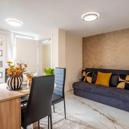 Апартаменты Lauschiges Und Zentrumsnahes Mit Privatparkplatz Und Waschmaschine Нови-Винодолски