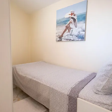 Lauschiges Und Zentrumsnahes Mit Privatparkplatz Und Waschmaschine Нови-Винодолски