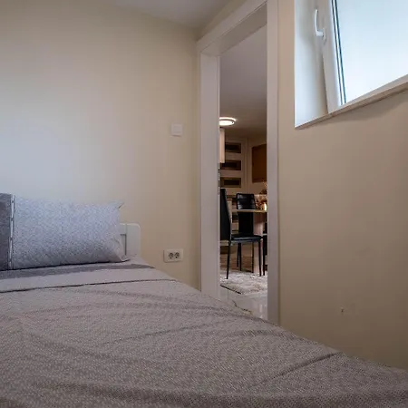 Lauschiges Und Zentrumsnahes Mit Privatparkplatz Und Waschmaschine Апартаменты Нови-Винодолски