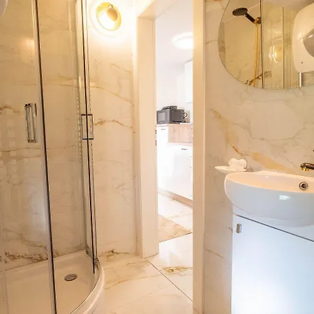 Lauschiges Und Zentrumsnahes Mit Privatparkplatz Und Waschmaschine *