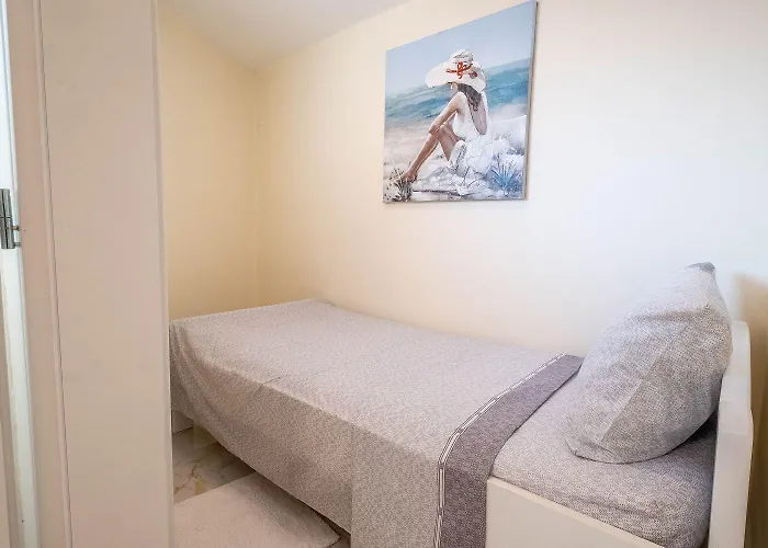 Lauschiges Und Zentrumsnahes Mit Privatparkplatz Und Waschmaschine Нови-Винодолски