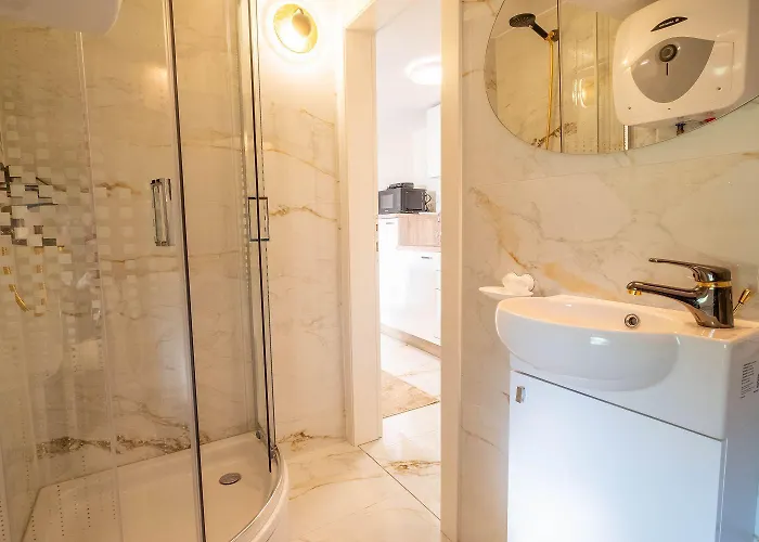 Lauschiges Und Zentrumsnahes Mit Privatparkplatz Und Waschmaschine *