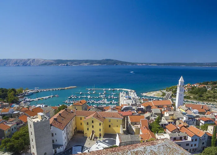 Lauschiges Und Zentrumsnahes Mit Privatparkplatz Und Waschmaschine * Нови-Винодолски